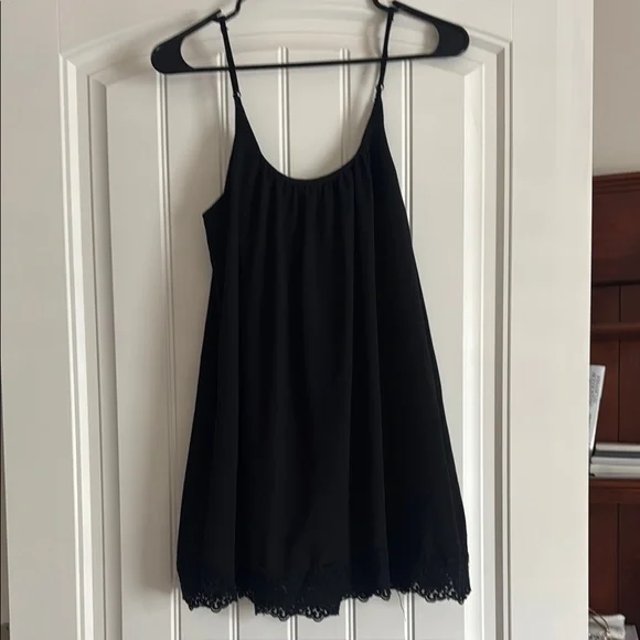 Elegant Black Sleeveless Dress - Picture 2 of 2